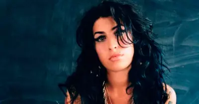 Amy Winehouse cumplira 40 aos de vida.