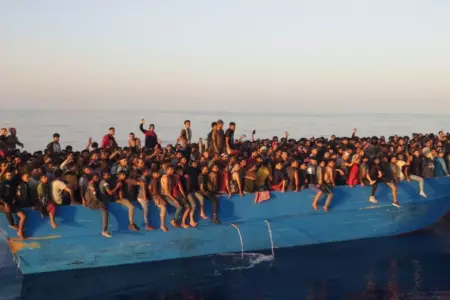 Isla Lampedusa en Italia pasa una situacin crtica por exceso de refugiados.