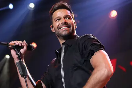 Ricky Martin publica video sin ropa y enloquece a sus fanáticos.