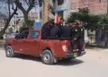 Policías se trasladan en tolva de camioneta poniendo en peligro su vida por falta de vehículos