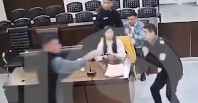 Preso intenta acuchillar a fiscal en plena audiencia en Argentina.