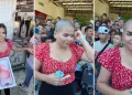 ¡Increíble! Mujer rompe en llanto por no ganar un iPhone 15 después de raparse el cabello