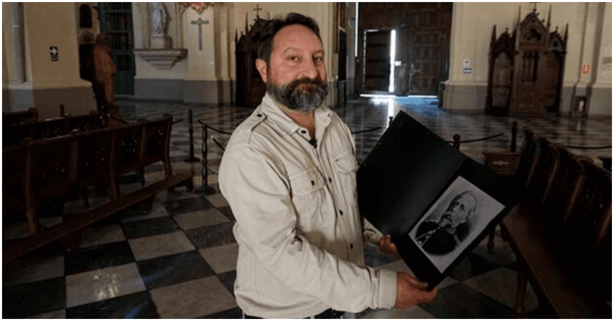 Gonzalo Torres recibe el reconocimiento de Personalidad Meritoria de la Cultura por el Mincul