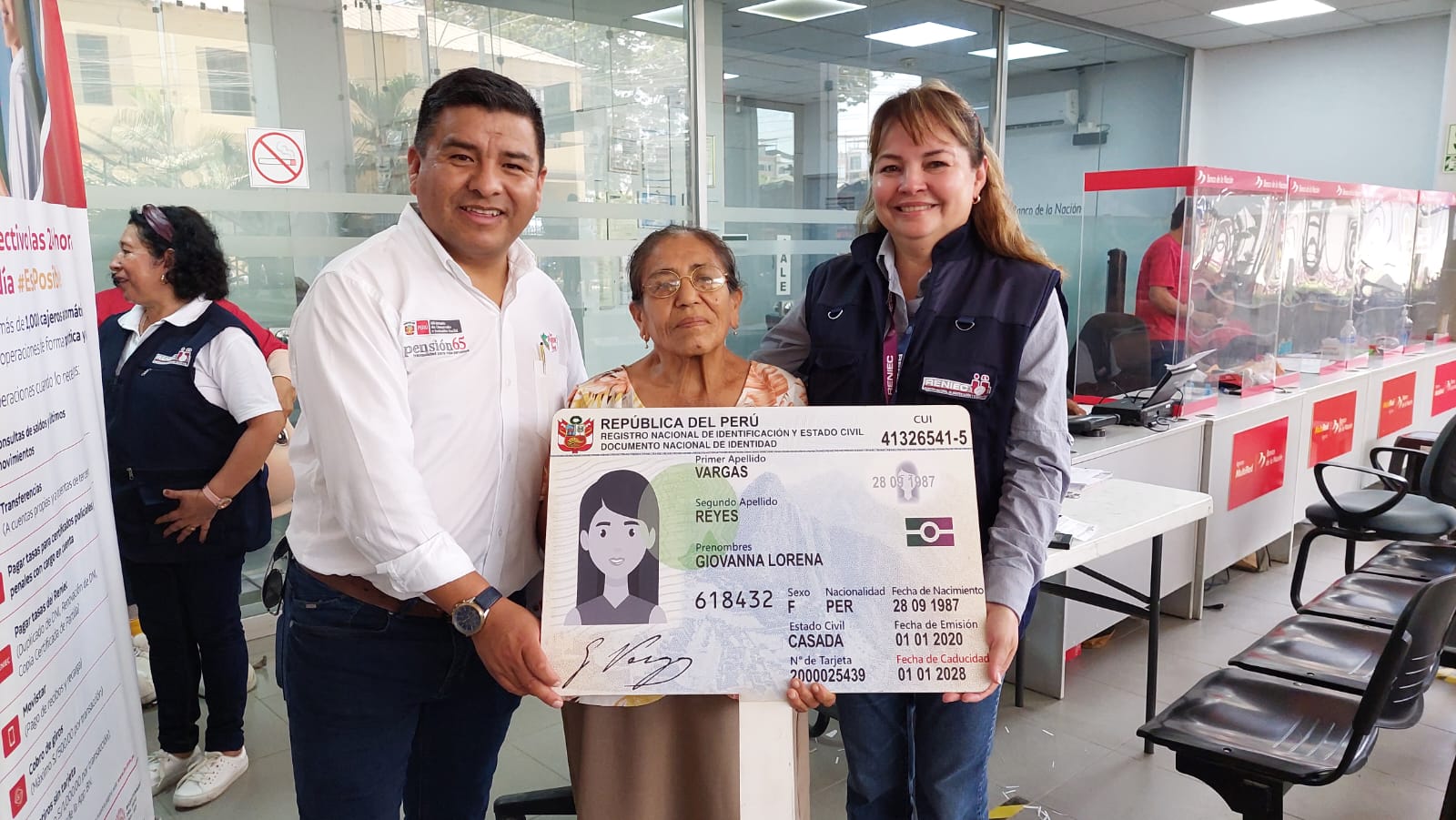 Reniec documenta con dni electrónico a usuarios del programa "Pensión 65"