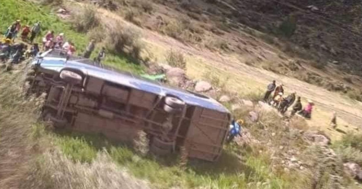Accidente en Cusco: un fallecido y 30 heridos tras vuelco de bus en la ...