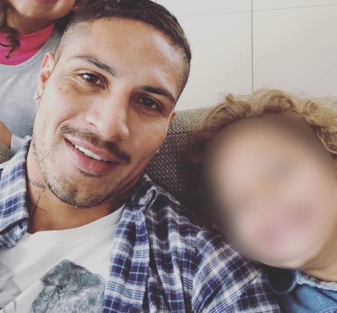 Paolo Guerrero y su segundo hijo.