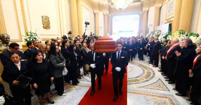 Congreso realizó homenaje póstumo a Hernando Guerra-García.
