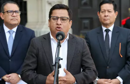 Csar Vsquez, ministra de Salud.