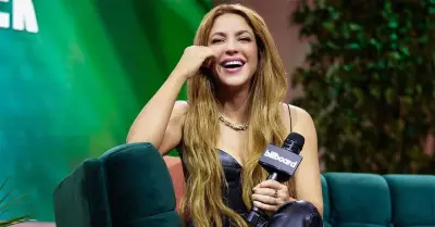 Shakira defiende sus canciones afirmando que es una 'loba herida'.