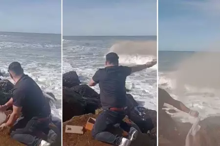 Hombre arroja las cenizas de su padre al mar.