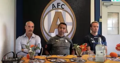 Nolberto Solano fue despedido como entrenador en Suecia.