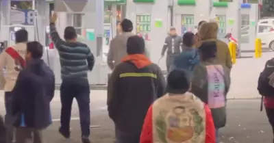 Hinchas peruanos protagonizan pelean en Chile.