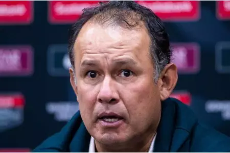 Hinchas exigen la renuncia de Reynoso tras derrota ante Chile