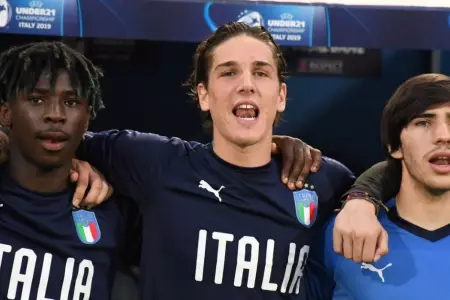 Dos futbolistas de Italia fueron detenidos en pleno entrenamiento.