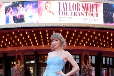 Pocos fans asistieron al estreno de pelcula de Taylor Swift en Nueva York.