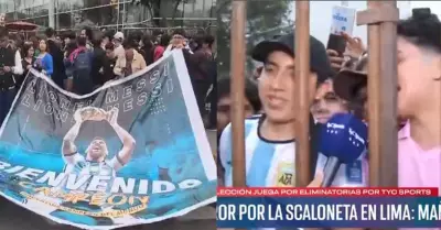 Hinchas peruanos apoyan a Argentina y esperan goles de Messi.