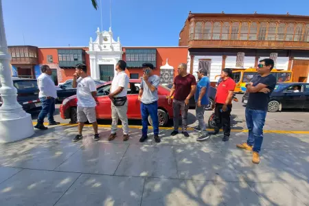 Taxistas exigen a alcalde de Trujillo que reparen pistas destruidas de la ciudad