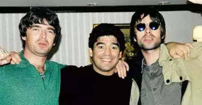 Diego Maradona habra desnudado a los hermanos Gallagher.