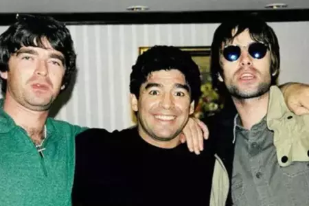 Diego Maradona habra desnudado a los hermanos Gallagher.