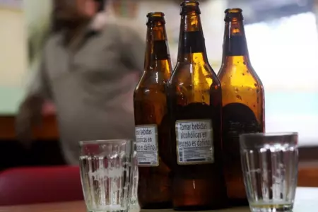 Prohben venta y consumo de bebidas alcohlicas en locales a partir de las 11 en
