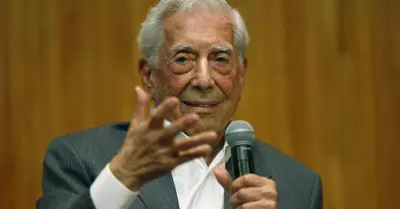 Mario Vargas Llosa aclara su decisin de retirarse de la literatura.
