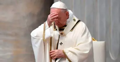 Papa Francisco expuls a obispo polaco que hizo orga gay.