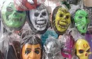 Nuevo Chimbote: Comerciantes desbordan creatividad en la oferta de disfraces y productos temticos