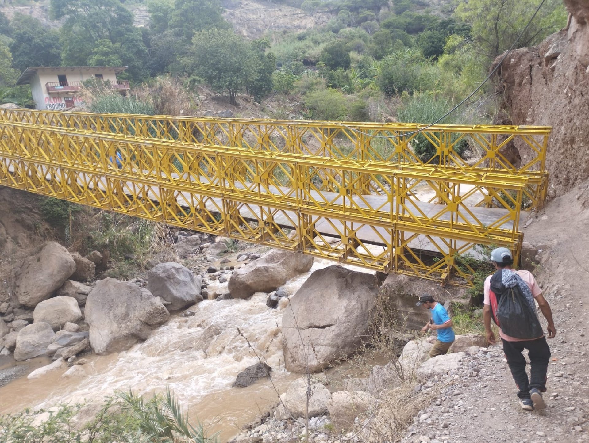 Tres distritos de Pataz aislados por crecida del ro y cada de puentes