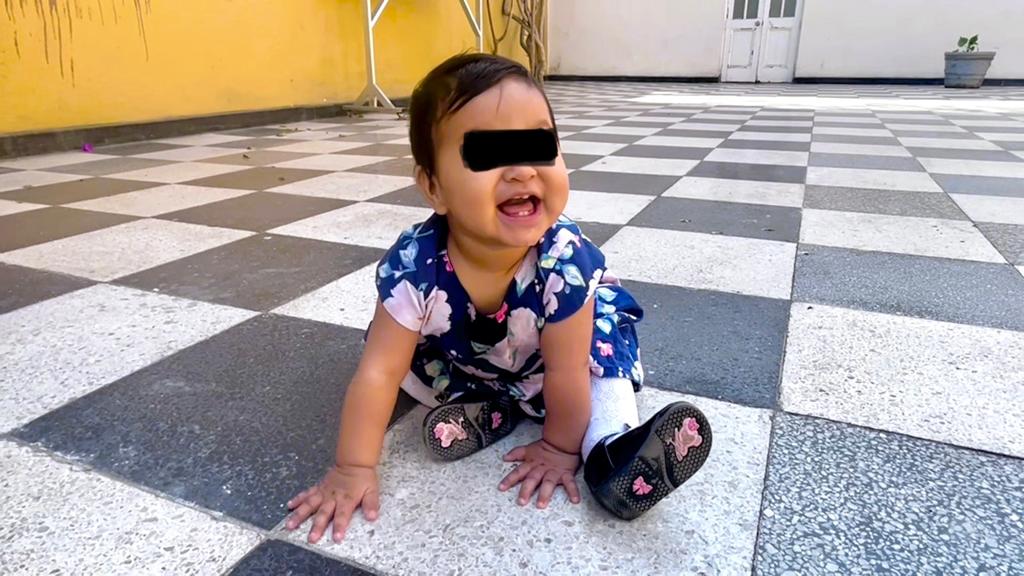 Médicos encuentran un crucifijo en el esófago de una bebé y le salvan la vida