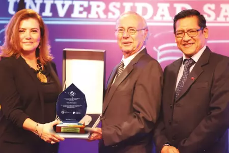 Caja Huancayo fue premiada en la categora "empresa"