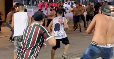 Hinchas de Boca fueron agredidos por los de Fluminense.