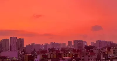 Cielo rojo en Lima.