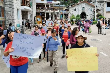 Protesta en contra de venta virtual de boletos a Machu Picchu.