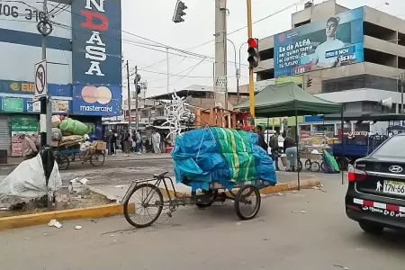 Ambulantes toman calles en alrededores del mercado Mayorista