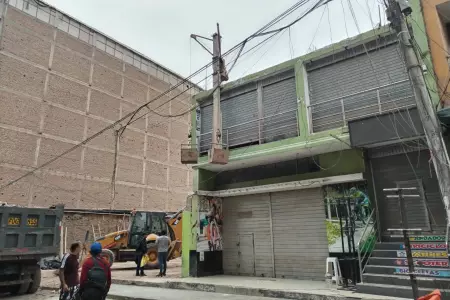Demuelen dos modernas galeras luego de dos meses de voraz incendio en Tacorita