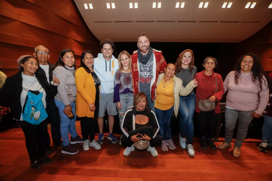 Mujeres emprendedoras vivieron la experiencia cultural de "Teatro por Primera Vez"