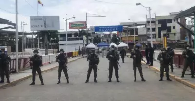 Ecuador refuerza frontera con Per.
