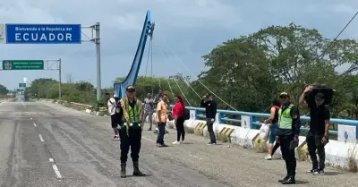 Migrantes continan saliendo de forma voluntaria del Per por Tumbes