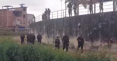 Polica ecuatoriana halla escalera usada por 'coyotes' cerca a Tumbes