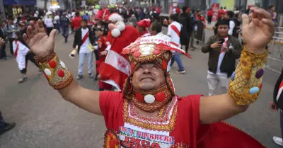 Hinchada peruana.