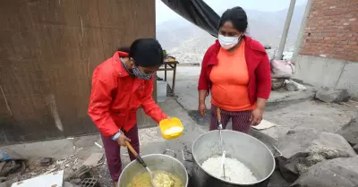 Peruanos han reducido consumo de alimentos durante 2023.