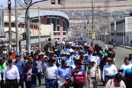 Miles de pobladores se unen en una gran movilización en Tacna.