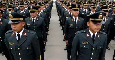 Detienen a polica por pedir coimas a cadetes de la Escuela de Suboficiales de C