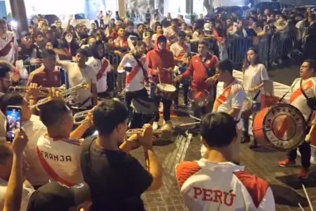 Hinchas de la 'Blanquirroja' realiza 'banderazo' en apoyo a la Seleccin Peruana