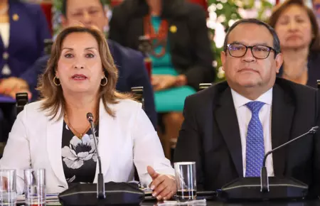 Dina Boluarte y Alberto Otrola.