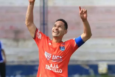 Renzo Garcs, futbolista peruano.