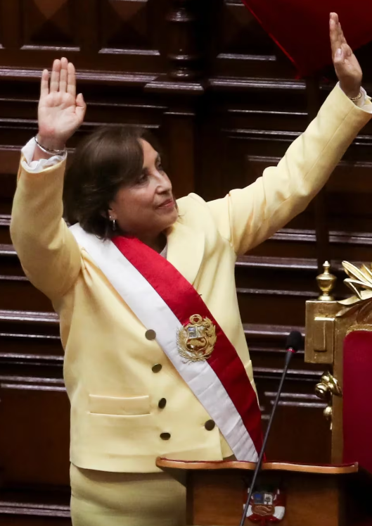 Dina Boluarte juró como presidenta de la República del Perú.