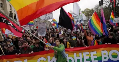 Rusia prohíbe el movimiento LGTBQ.