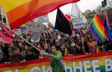 Rusia prohbe el movimiento LGTBQ.