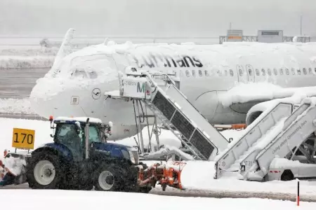 Aeropuerto de Mnich cerrado por nieve.